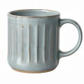Tasse en céramique artisanale verte et beige