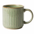 Tasse en céramique beige avec anse ergonomique