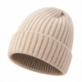Bonnet côtelé beige pour l'hiver